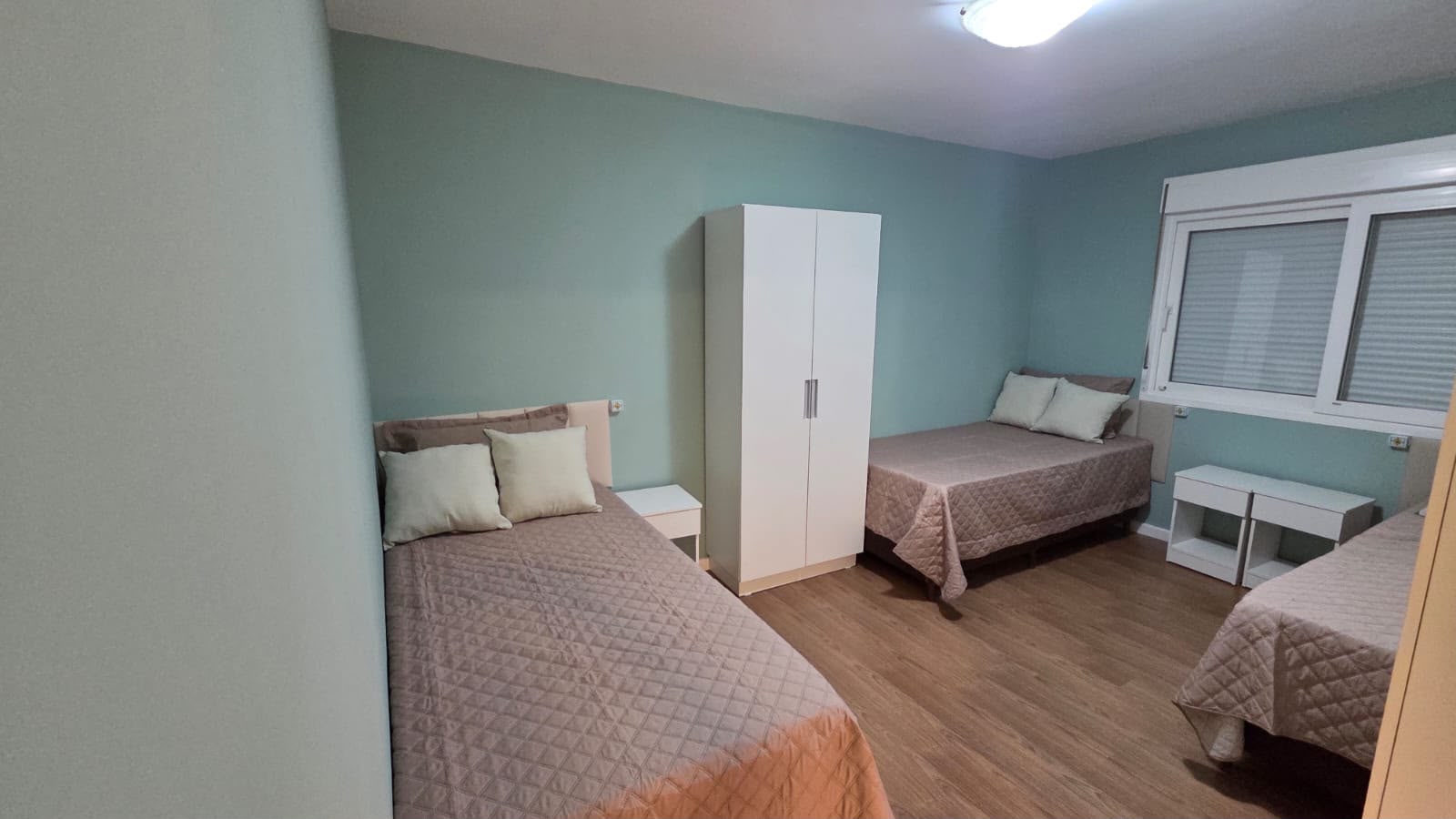 Quarto compartilhado para três pessoas